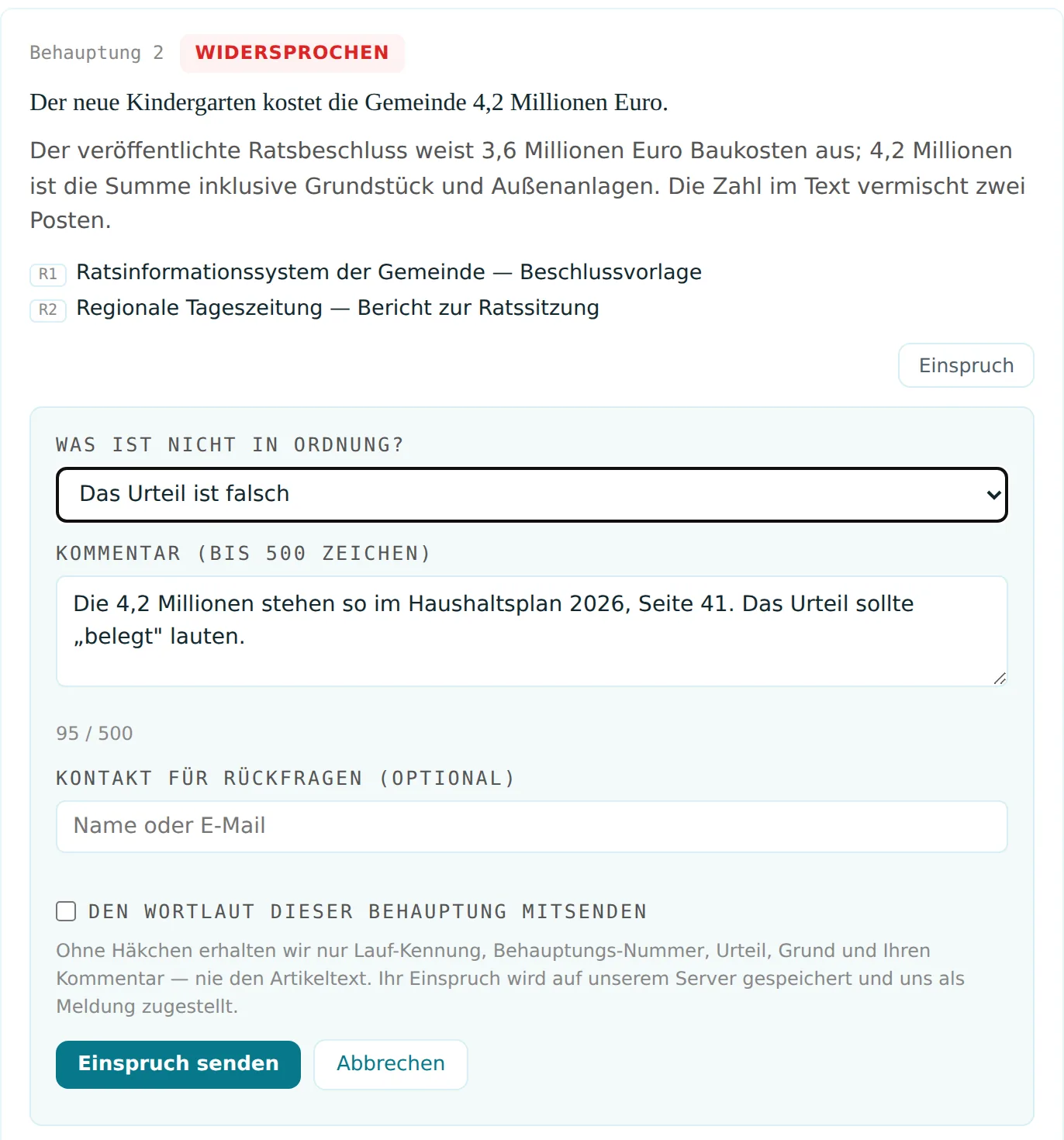Eine Behauptung der Prüfliste mit dem Urteil widersprochen, zwei Fundstellen mit Quellenrang R1 und R2, und darunter das geöffnete Einspruch-Formular: Grund, Kommentar, Kontakt und der Hinweis, dass der Artikeltext nie mitgesendet wird. Beispiel mit erfundenem Text.